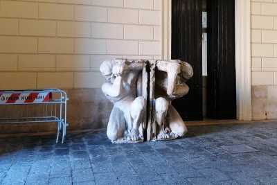 Bari, la storia dei telamoni del Palazzo della Gazzetta: in attesa ancora di una loro casa